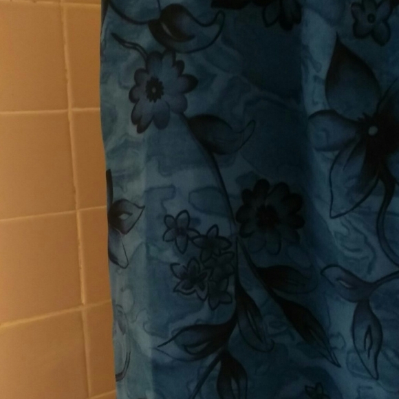 Beautiful long blue skirt with a cute pattern - Picture 2 of 3